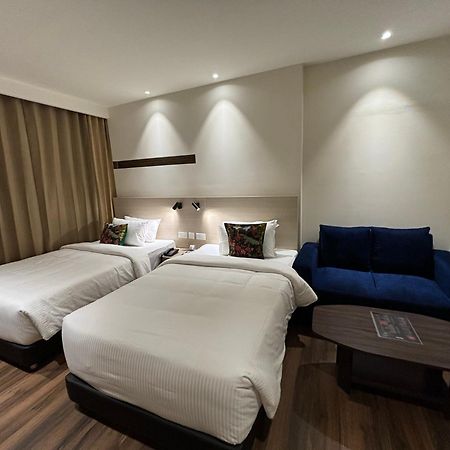 Presidency Airport Hotel Kochi Exterior foto