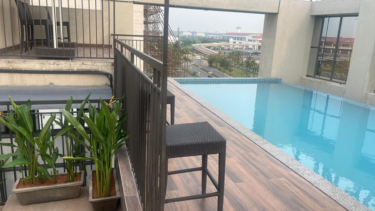 Presidency Airport Hotel Kochi Exterior foto