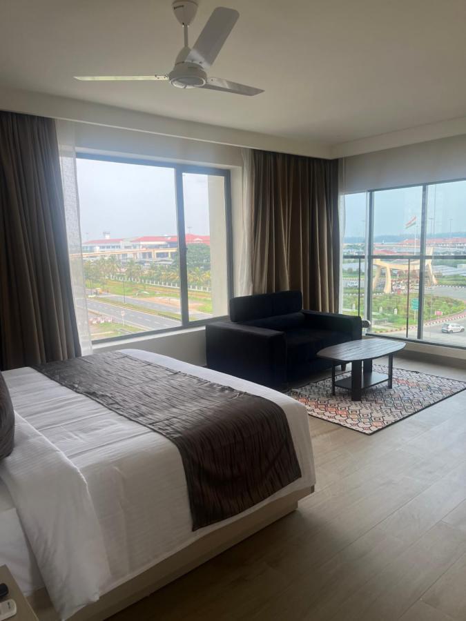 Presidency Airport Hotel Kochi Exterior foto