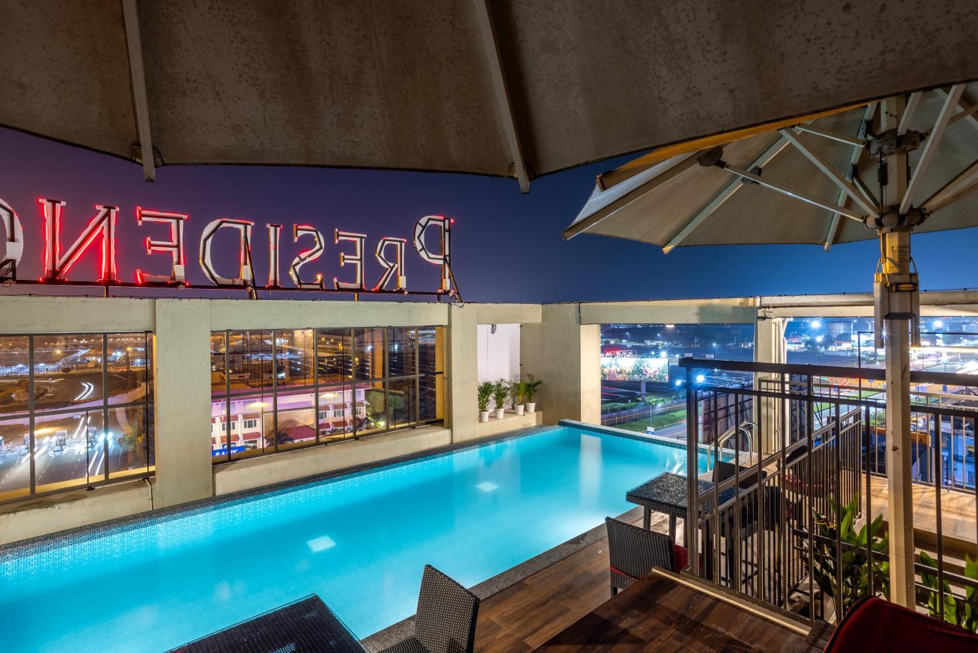 Presidency Airport Hotel Kochi Exterior foto