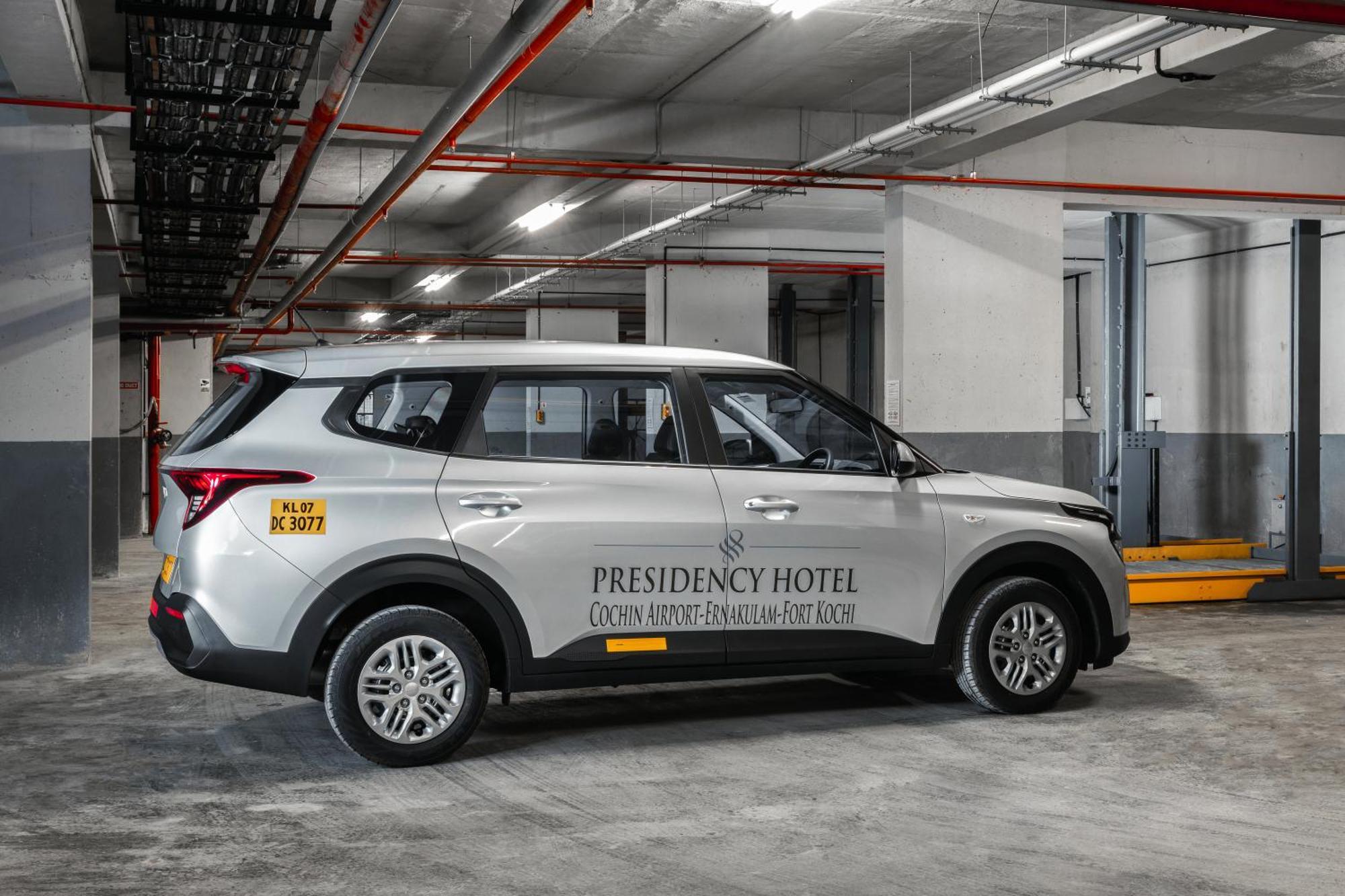 Presidency Airport Hotel Kochi Exterior foto