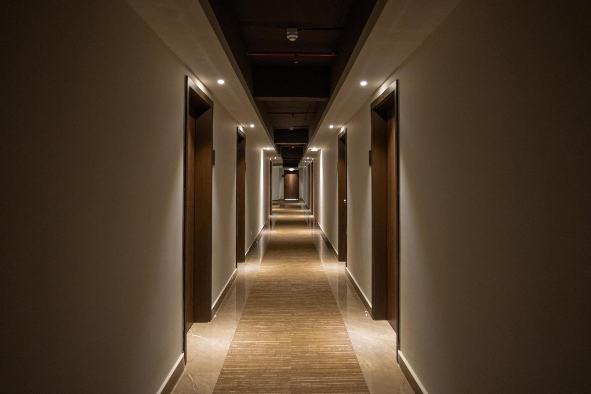Presidency Airport Hotel Kochi Exterior foto