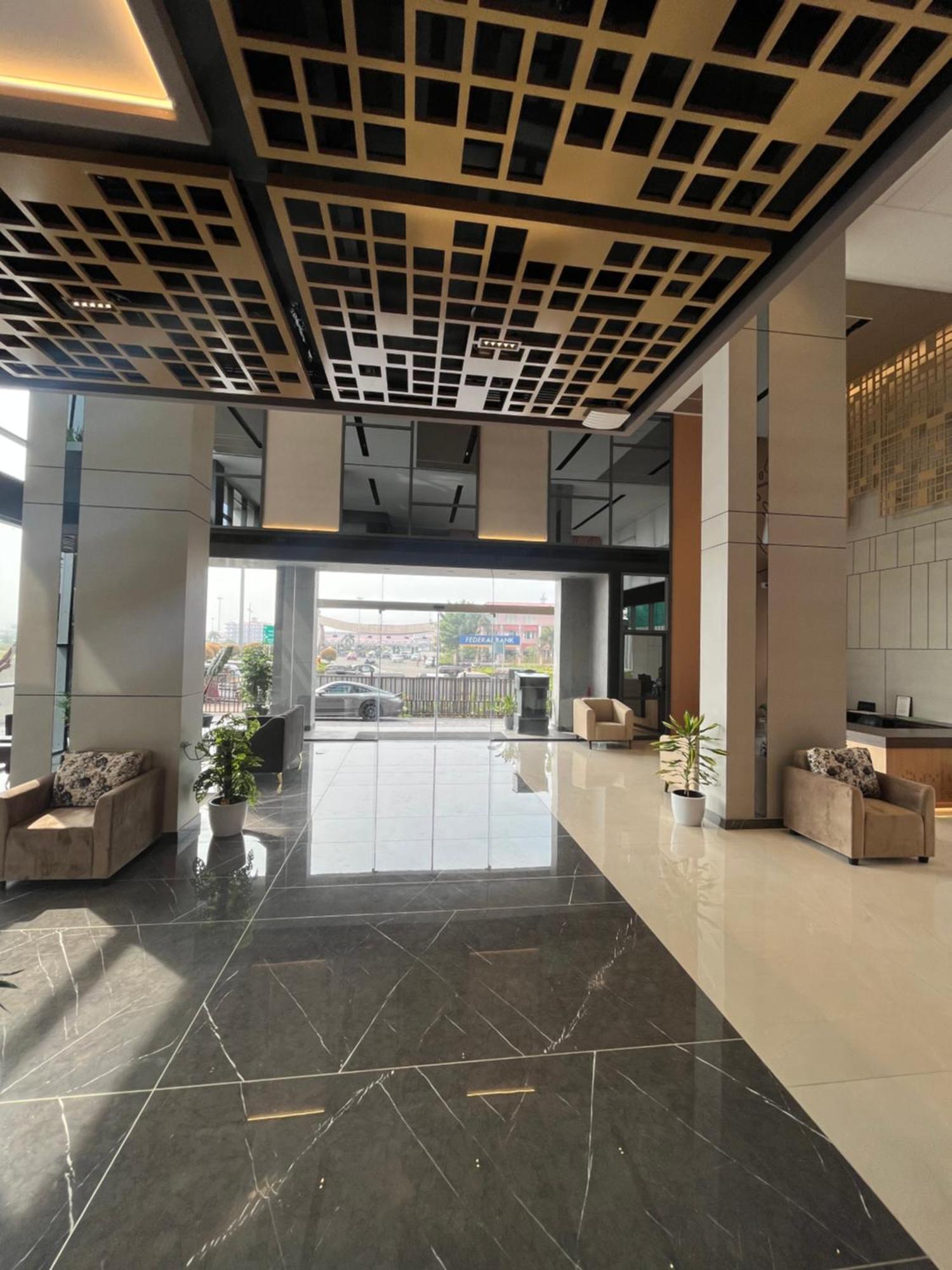Presidency Airport Hotel Kochi Exterior foto