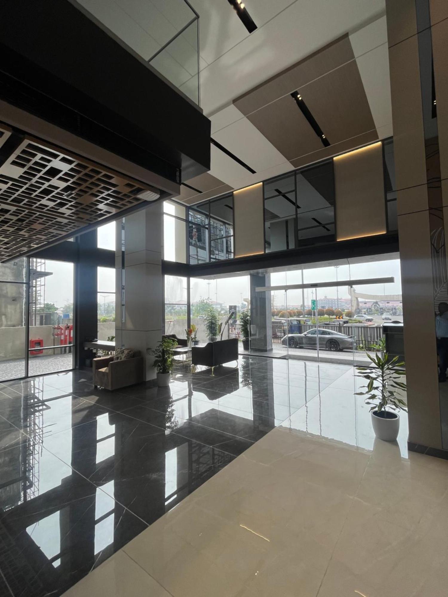 Presidency Airport Hotel Kochi Exterior foto